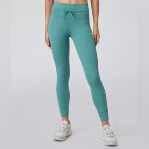 Vuori Daily Leggings Garland Green L Short
